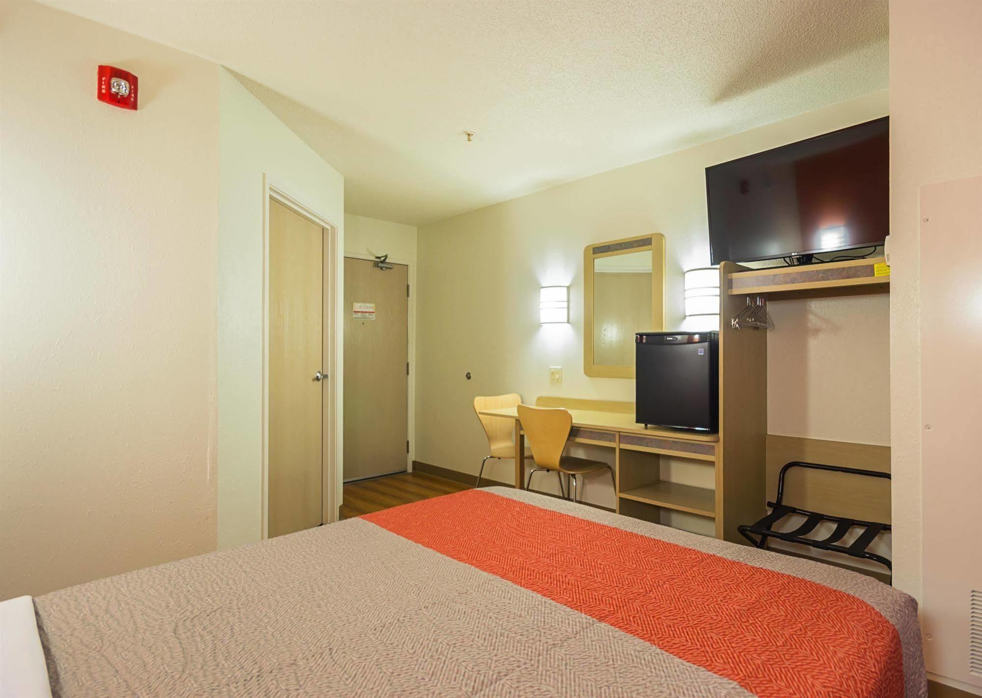 Motel 6-Whitby, On - Toronto East Exterior foto
