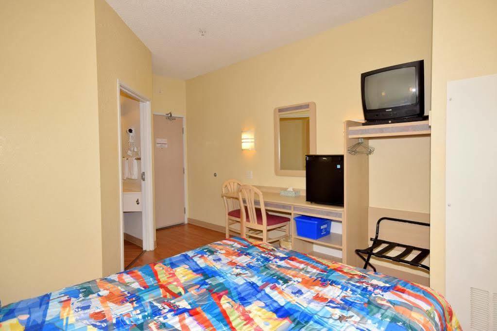 Motel 6-Whitby, On - Toronto East Exterior foto